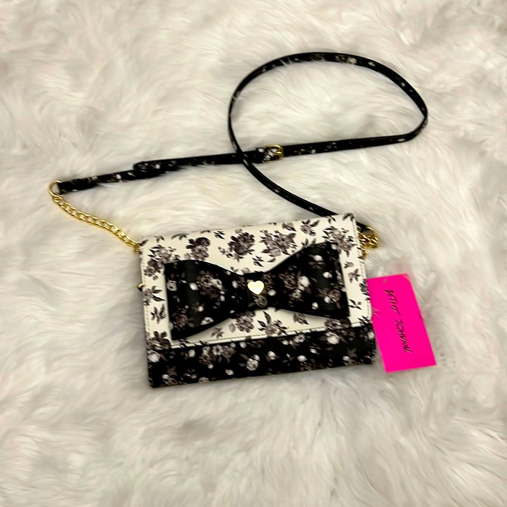 Betsy Johnson.  Black & White Flowers.. Shoulder Bags.. New With Tag…